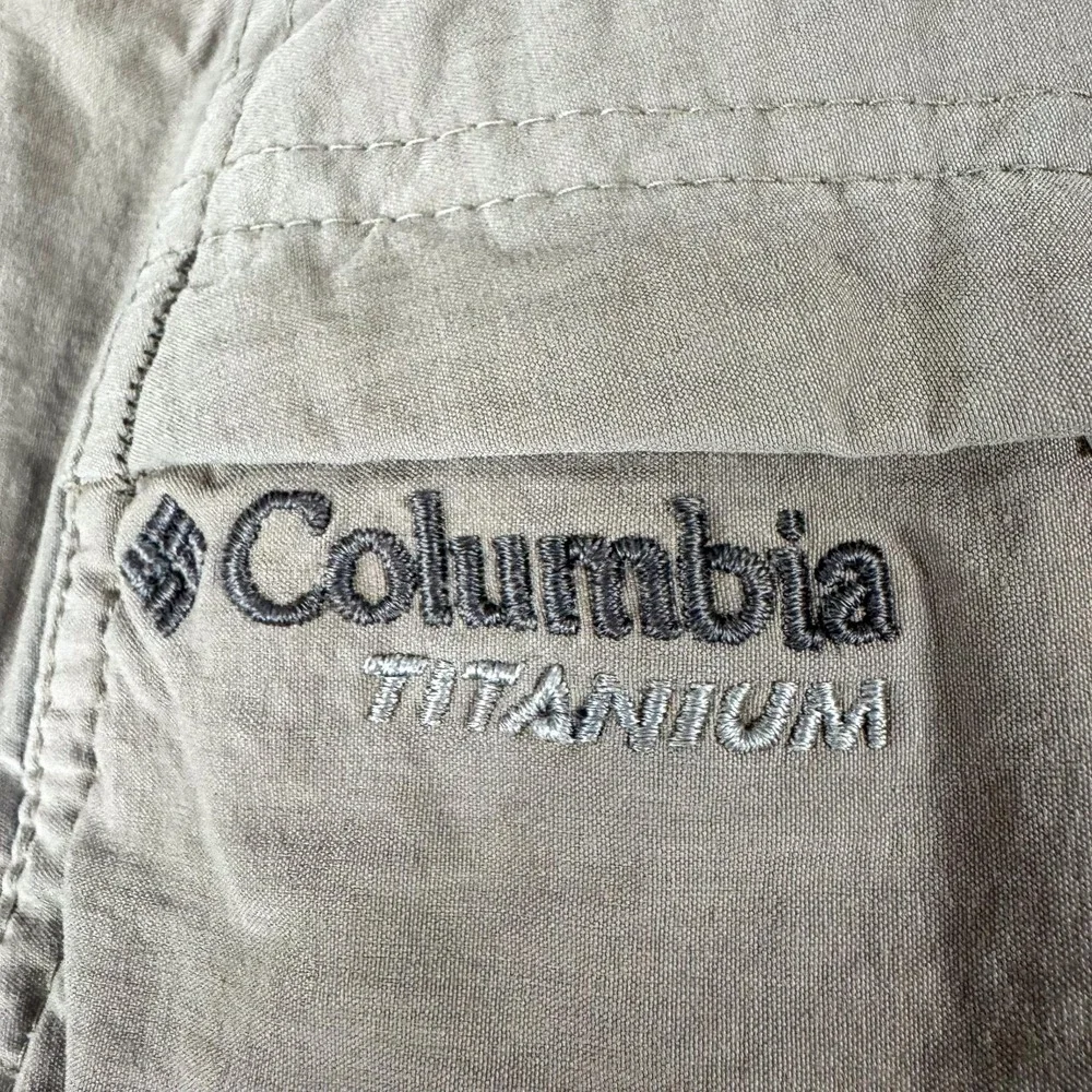 Columbia Pants Mens Medium 32L Khaki Titanium Omni-Shield Hiking Cargo‎ 34x32